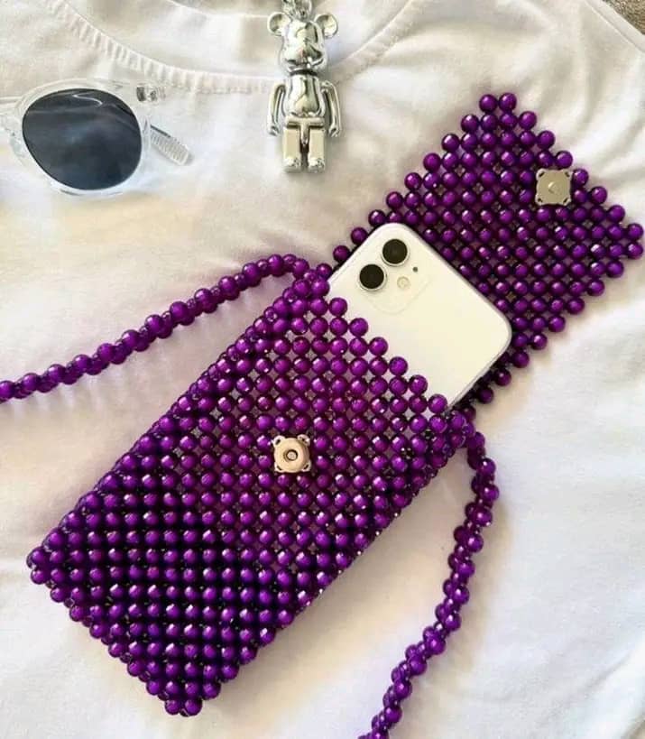 Pochette de téléphone en perles à partir de 3500f