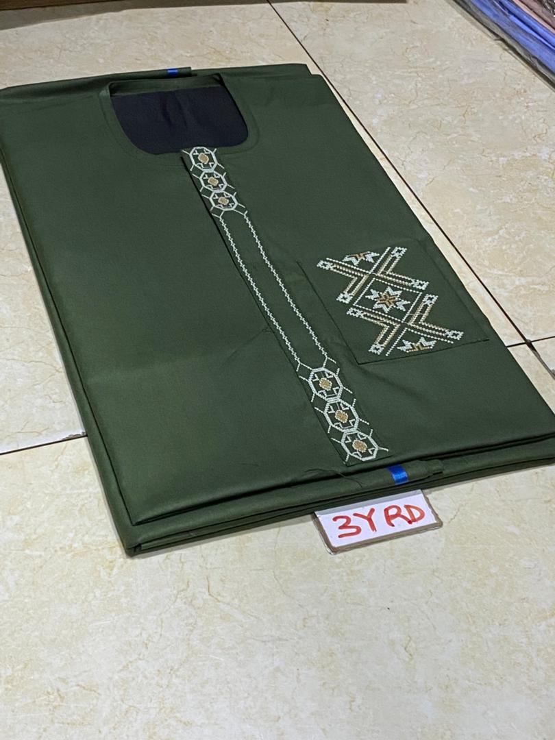 Vêtements pour homme Prix 20000 FCFA au lieu de 30000 FCFA