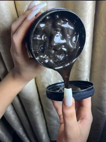 Savon noir exfoliant corps et visage réparateur